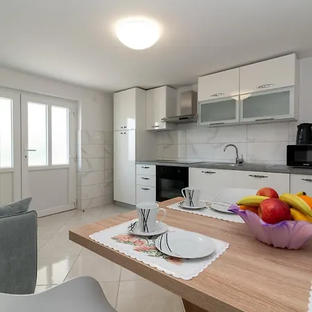 Novi Apartment *